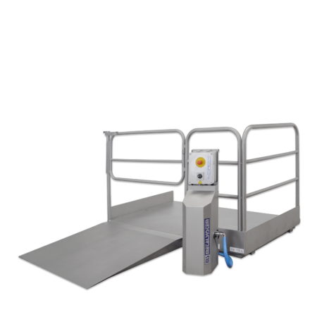 Rectangular. Stainless steel. Max. load capacity: 1,200 kg. Elevation: 1,.400 mm. Closed height: 110 mm. Platform dimensions: 1,200 mm x 2,000 mm. With access ramp, door and guardrails.